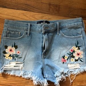 NWOT! Floral Hollister Denim Shorts